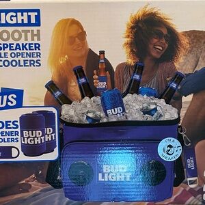 New cooler speaker with bottle. Neverita con bocinas